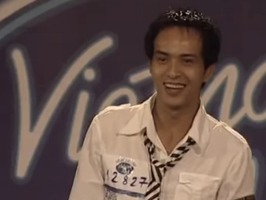 
	
	Hồ Quang Hiếu từng tham gia Vietnam Idol 2007, tuy không đạt được kết quả như mong đợi nhưng cuộc thi đã khởi dậy niềm đam mê ca hát trong Hiếu - Tin sao Viet - Tin tuc sao Viet - Scandal sao Viet - Tin tuc cua Sao - Tin cua Sao